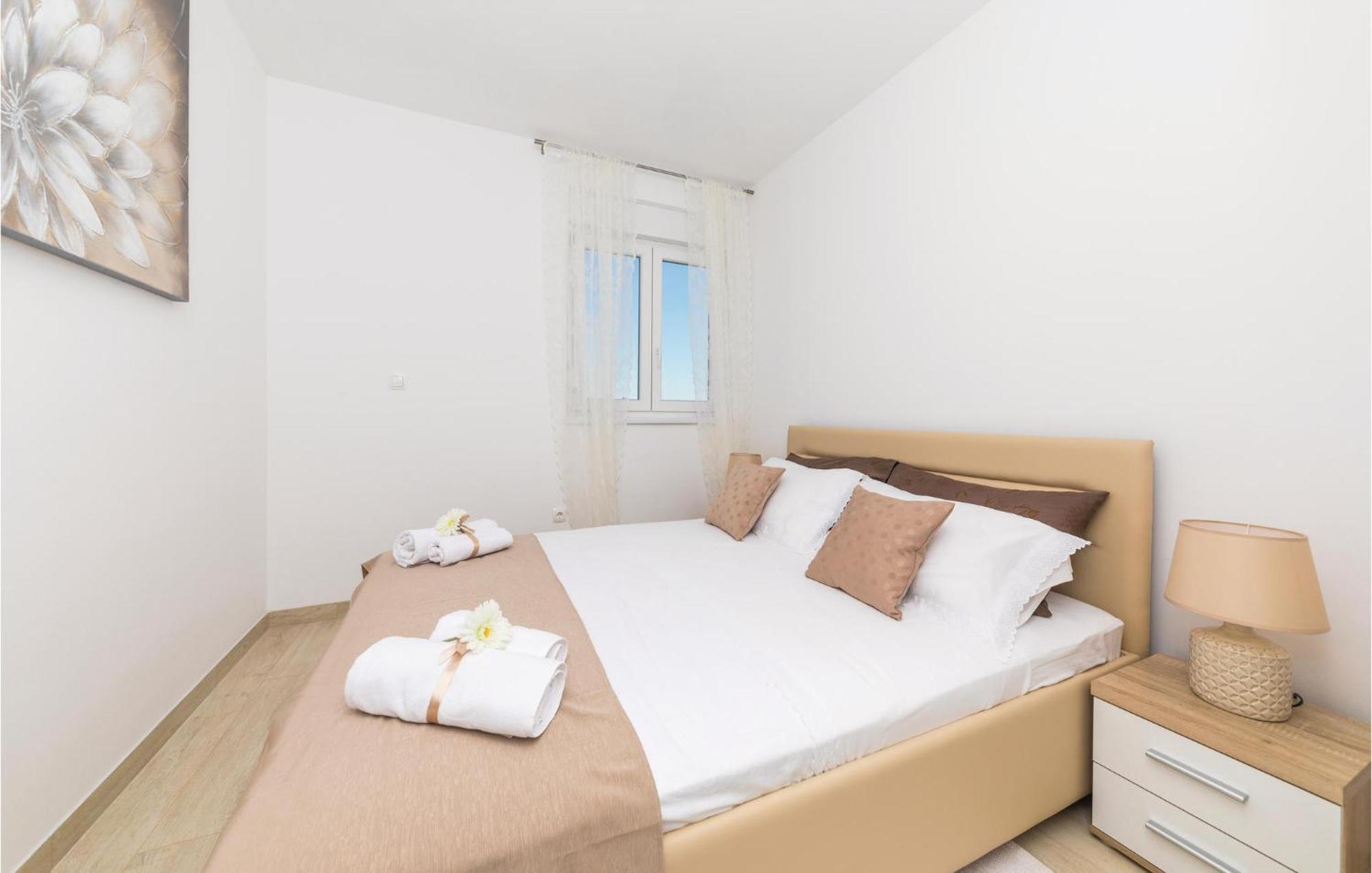 2 Bedroom Amazing Apartment In Trogir Exterior foto